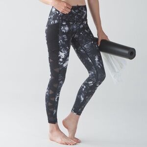 LULULEMON Rise & Flow Pant Mesh Leggings in Dusk Dye fits like Size 6